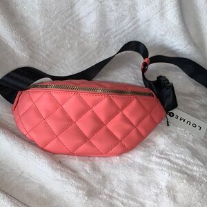 NWT LOUME Pelican Pinky/ Peach Fanny Pack/ Waist bag. Excellent for arms free!